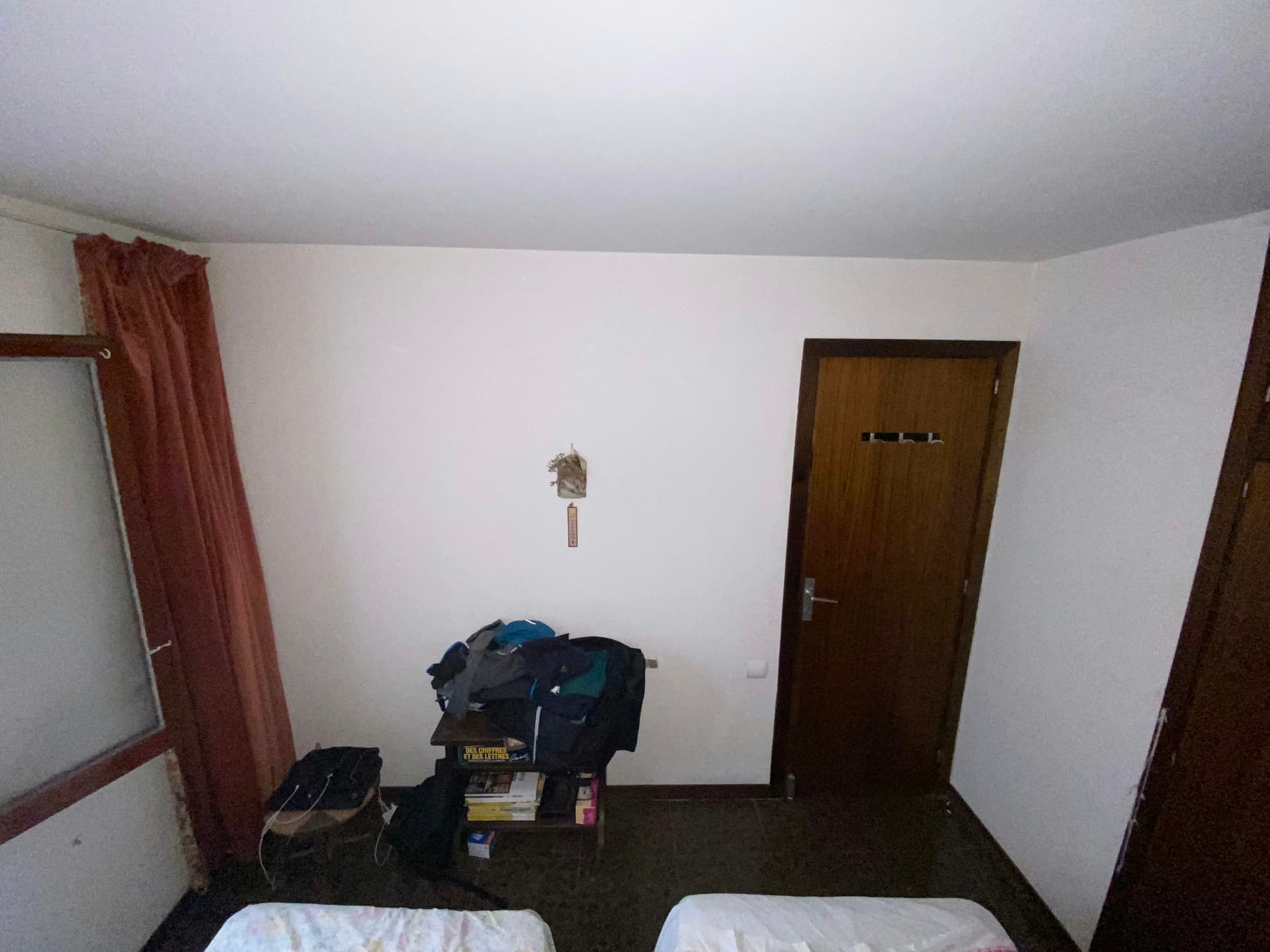 Chambre avant depuis le mur